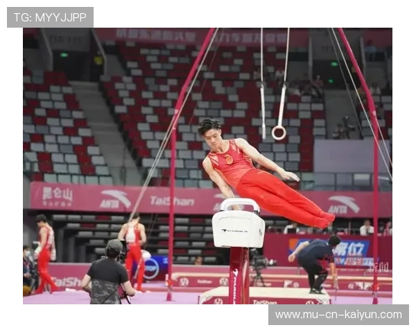 “东安湖体育公园：飞跃障碍，跑酷赛事上演极限表演”